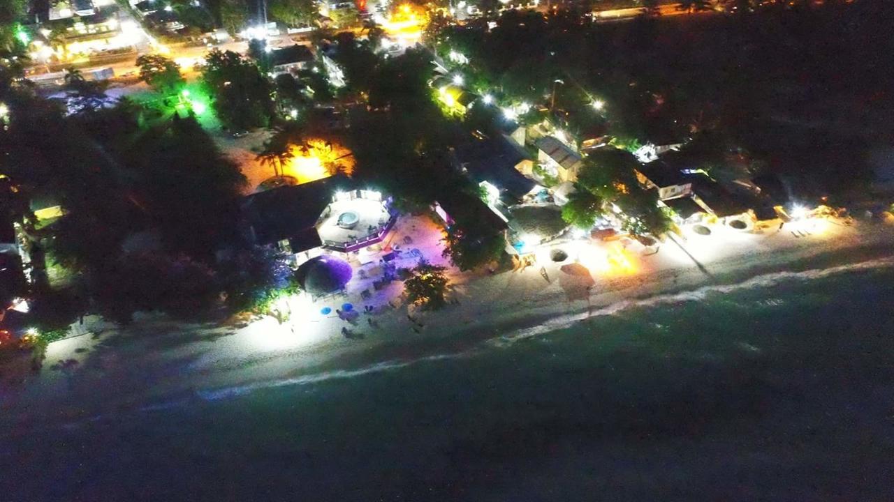 Bourbon Beach Jamaica Hotel เนกริล ภายนอก รูปภาพ