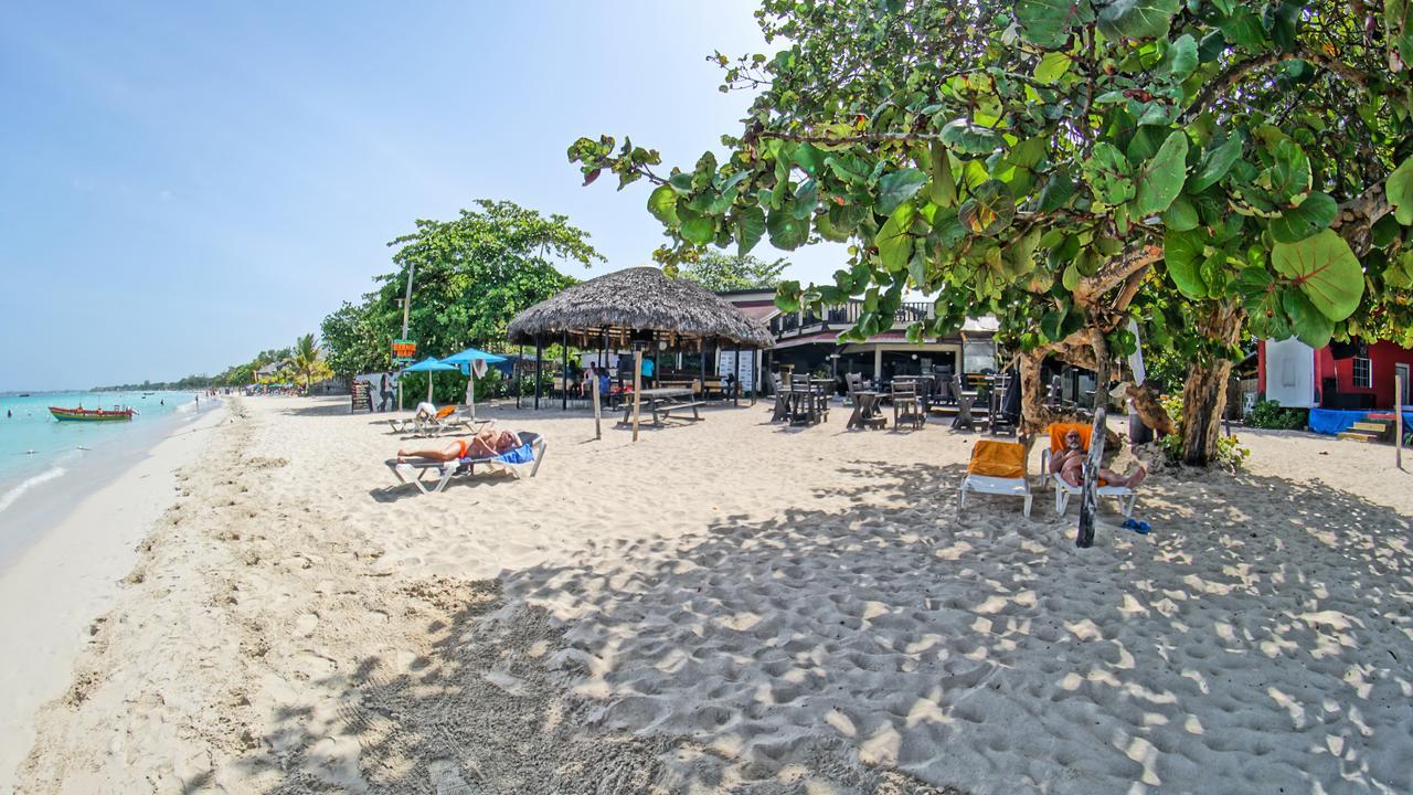 Bourbon Beach Jamaica Hotel เนกริล ภายนอก รูปภาพ